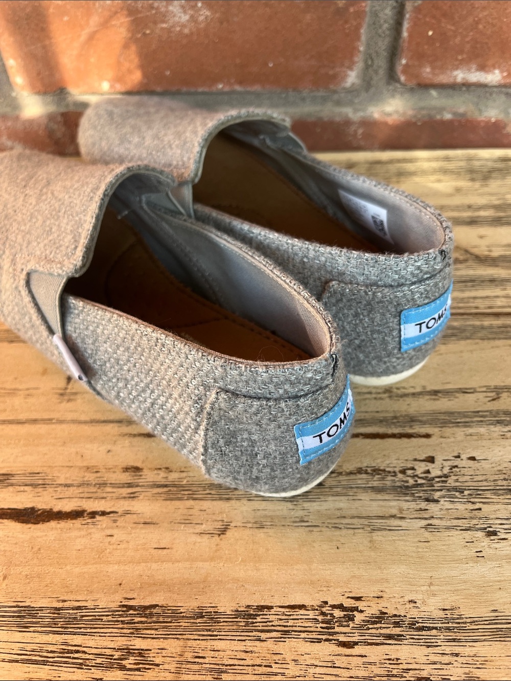 Toms Gray Slip-On Shoes with Light Blue Logo Patch Size 6 Excellent condition - Picture 7 of 11